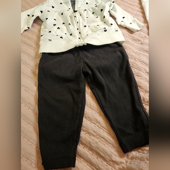 Carter's 3 Peice Set - 6 months, baby girl - Picture 3 of 6